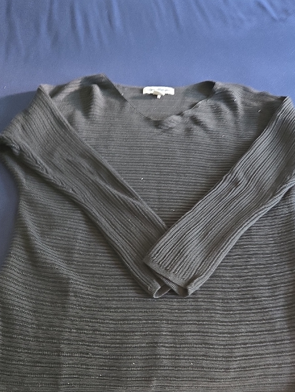 Tommy Bahama Womens Ribbed V-Neck 3/4 Sleeved Sparkle Black.
